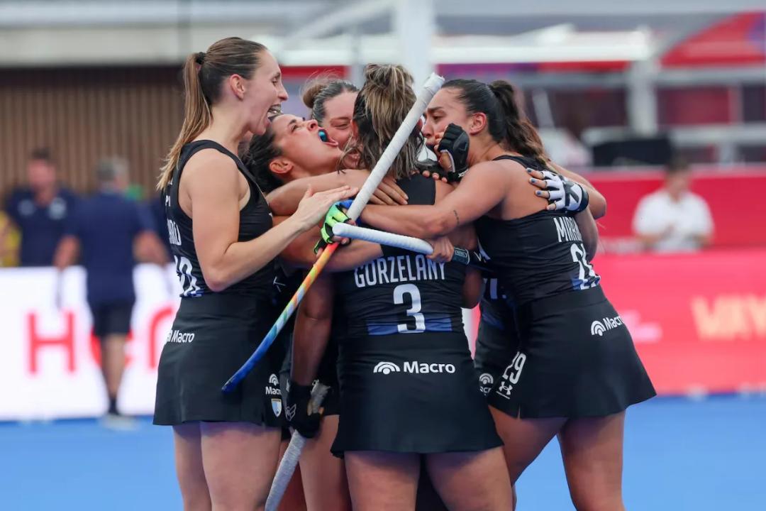 Argentina goleó 3-0 a España y aseguró su lugar en semifinales