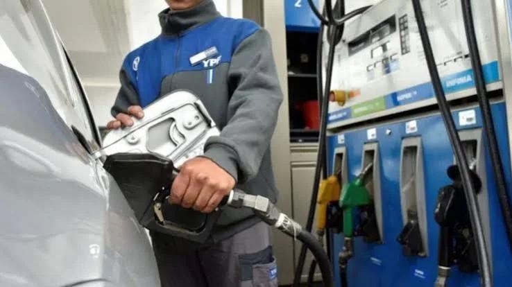 La venta de combustibles siguió en baja y julio pegó el peor golpe en dos años