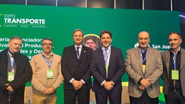 El ministro Fernández disertó sobre diversidad productiva en la Expo Transportes