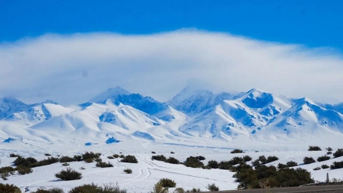 La nieve se hizo sentir en la Cordillera y San Juan ya mueve las obras para evitar crecidas