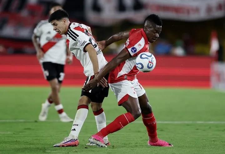 River arrancó firme, se pinchó y volvió de Bogotá con un 0-0 que deja todo abierto