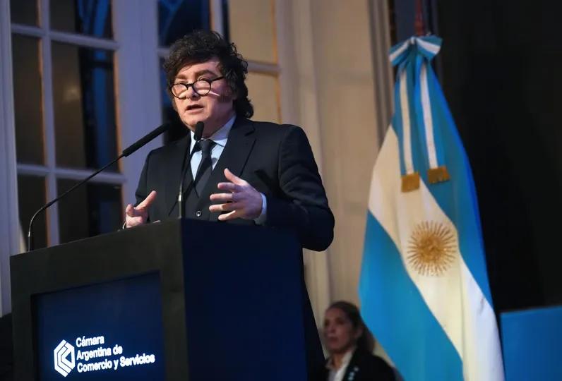 El Gobierno quiere que las paritarias dejen un piso de $1.070.000 y apunten al millón largo