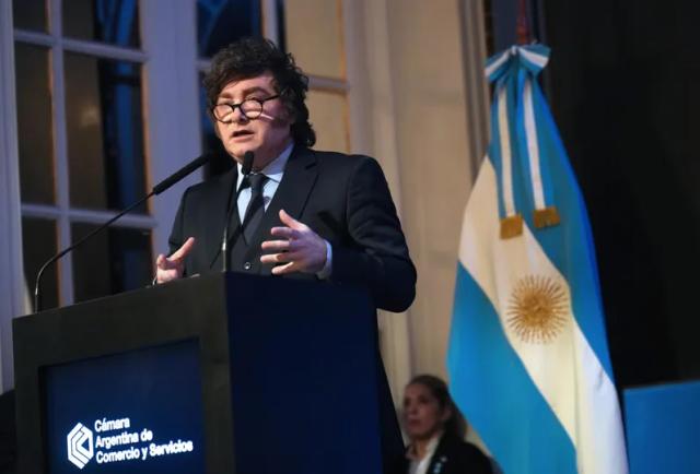 Trabajo impulsa un piso salarial de $1.070.000 para agosto