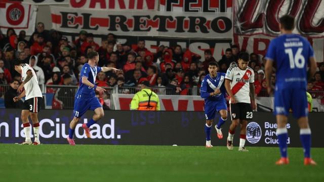 River dejó pasar una ventaja de 2-0 y empató con Vélez