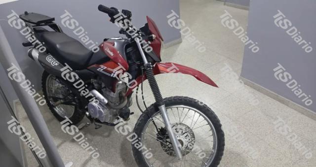 Dos menores fueron detenidos tras una persecución por una moto robada