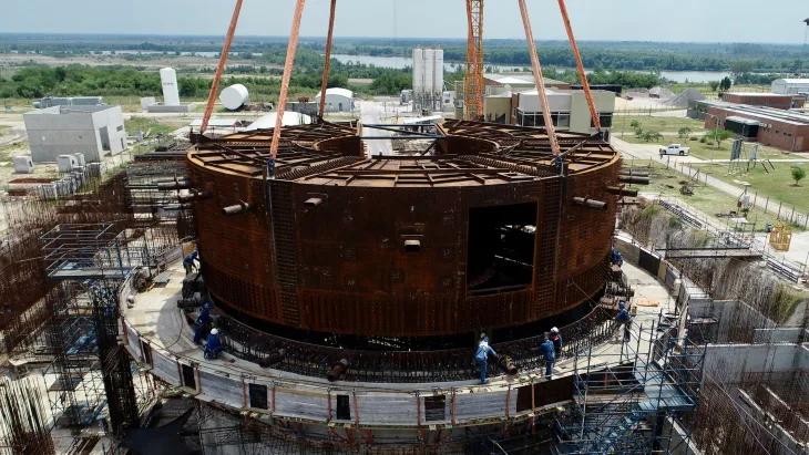 Alertan por el freno del plan nuclear y la fuga de profesionales