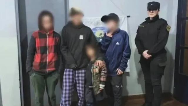 Cinco hermanos quedaron solos en Posadas y buscan a su madre