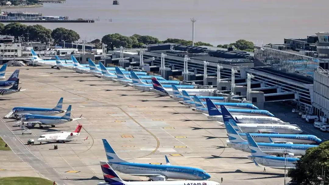 Aeroparque cerrará tres días y derivará vuelos de San Juan a Ezeiza