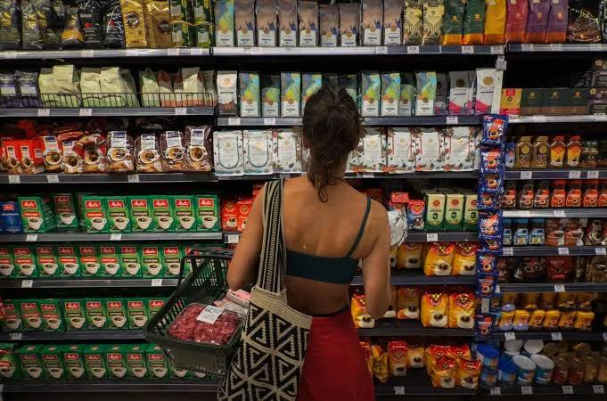 Supermercados y mayoristas de la zona esperan un respiro, pero todavía no se anima la compra ni el empleo