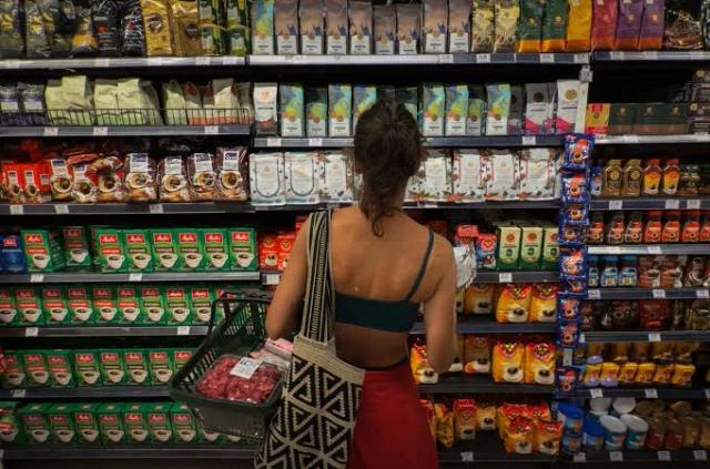 Supermercados y mayoristas ven una mejora hacia adelante, pero la cautela sigue frenando compras y empleo