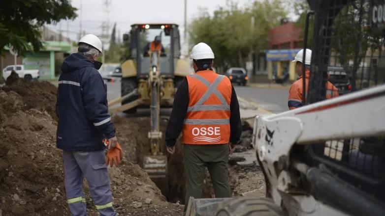 Obras Sanitarias renueva un colector cloacal en Capital y habrá corte por 10 días