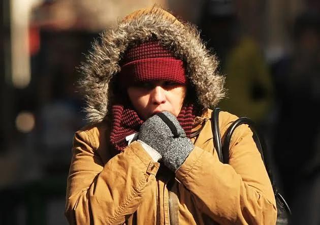 Nuevo frente frío: la semana arrancará con máximas por debajo de los 15°