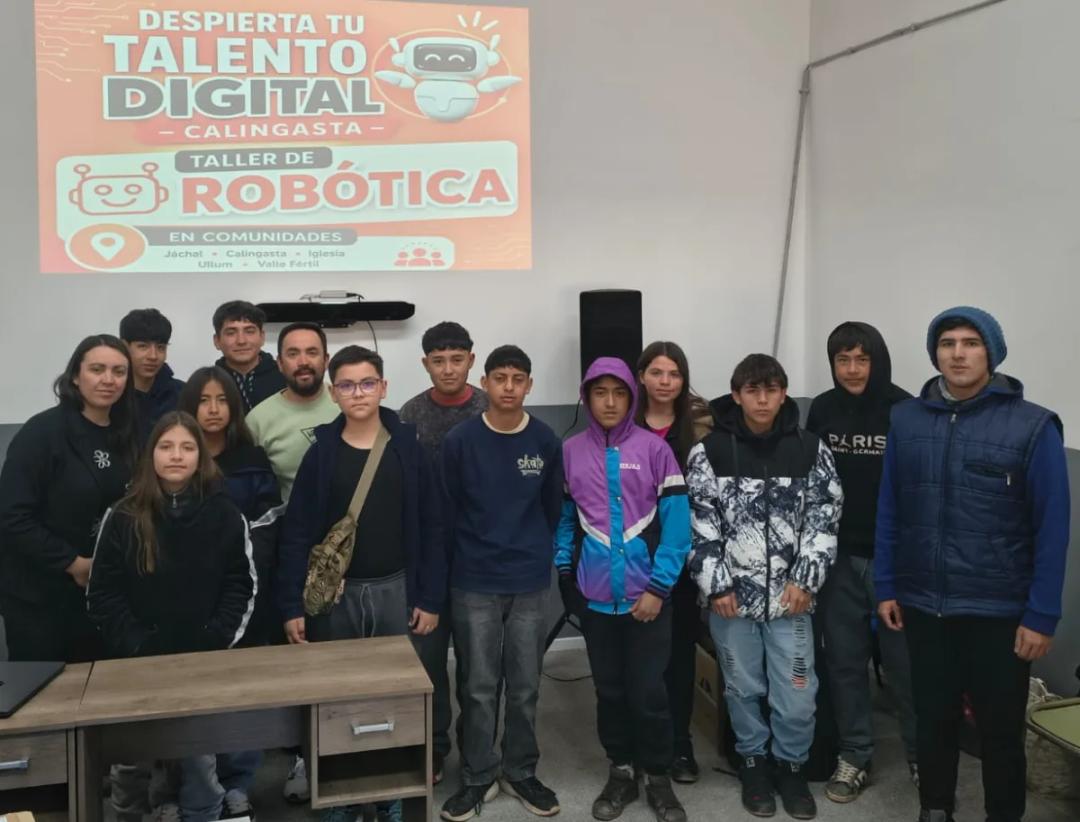 Cerca de 200 alumnos participan de talleres de robótica en centros tecnológicos de departamentos mineros