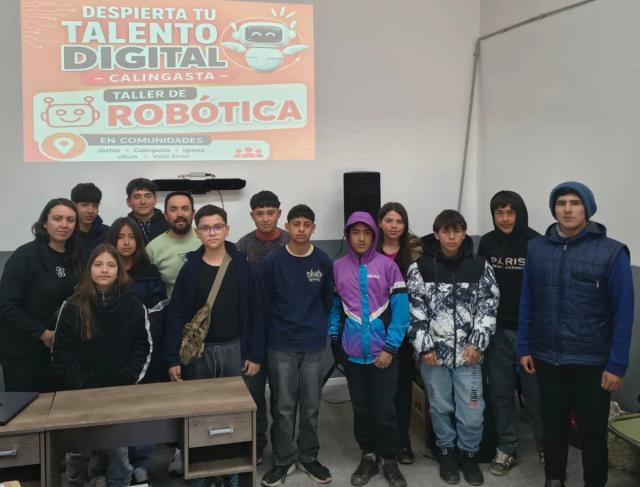 Cerca de 200 alumnos participan de talleres de robótica en centros tecnológicos de departamentos mineros