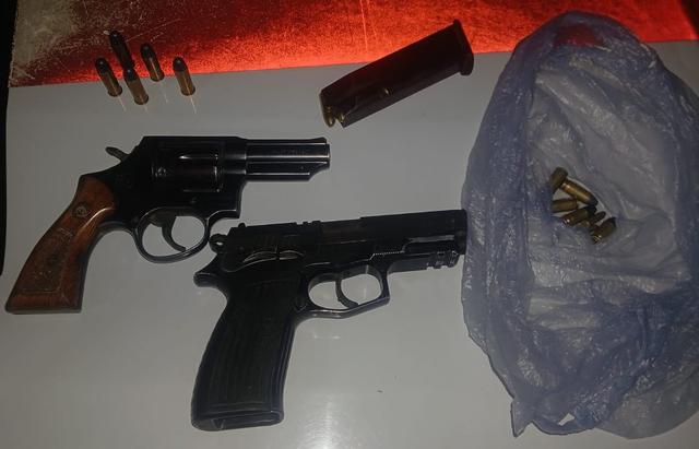 Cinco detenidos tras allanamientos por una disputa entre familias en Villa Juan XXIII