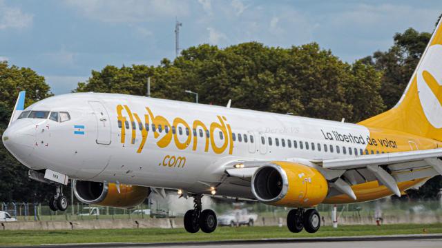 Flybondi acumula deudas, reduce operaciones y agrava la incertidumbre de pasajeros y trabajadores