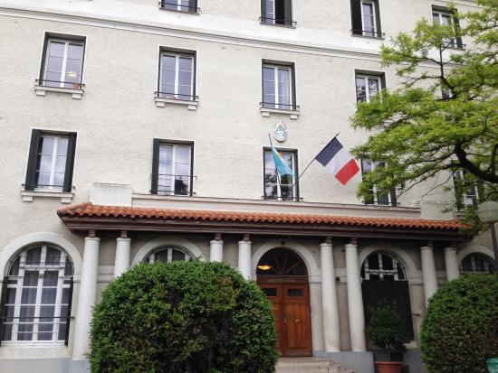Residentes de la Casa Argentina en París cuestionan decisiones de la dirección