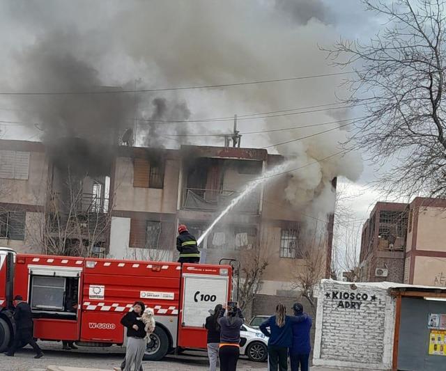 Un incendio en Rivadavia activó un amplio operativo y dejó dudas sobre su origen