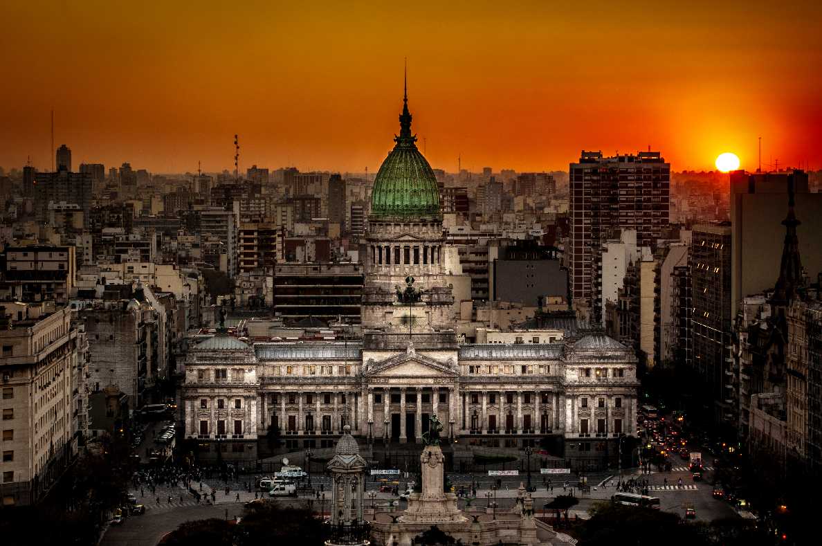 El Gobierno metió un recorte millonario al Congreso y encendió la bronca