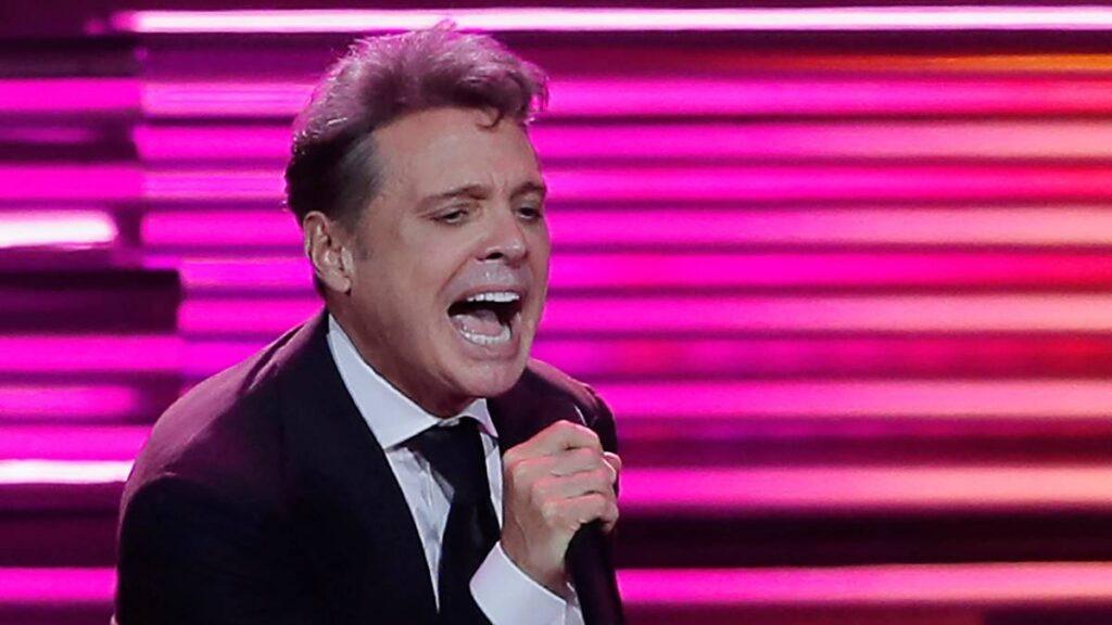 Luis Miguel pasó por el quirófano y sigue internado en Nueva York