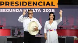 Perú elige entre Keiko Fujimori y Roberto Sánchez en un balotaje polarizado