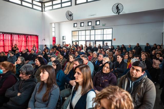 Municipio, IPV y vecinal del Barrio Frondizi coordinan el inicio de escrituras