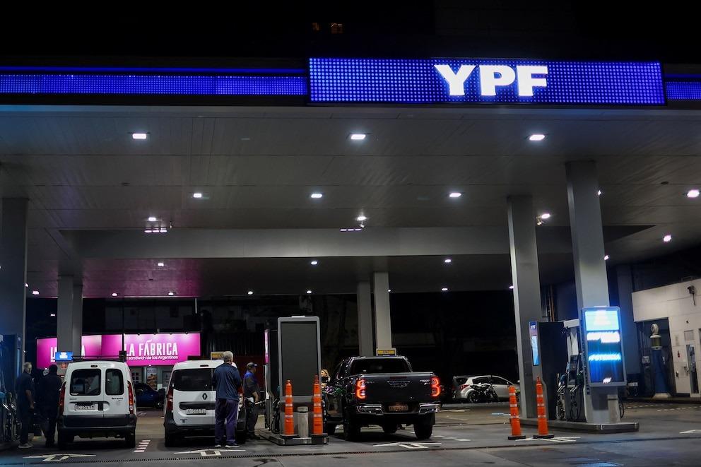 YPF vuelve a retocar los surtidores y promete frenar los aumentos por 45 días