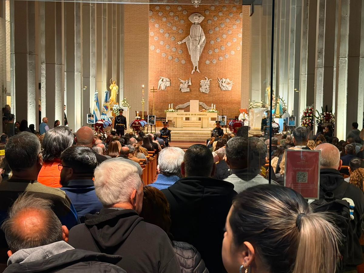 Orrego estará presente en la misa por las víctimas del accidente aéreo de Valle Fértil