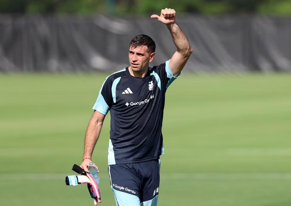 Martínez preocupó un rato, pero llevó calma y apunta al debut de la Selección