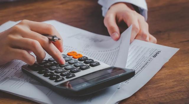 Julio arranca con subas en tarifas, transporte, alquileres y cuotas privadas