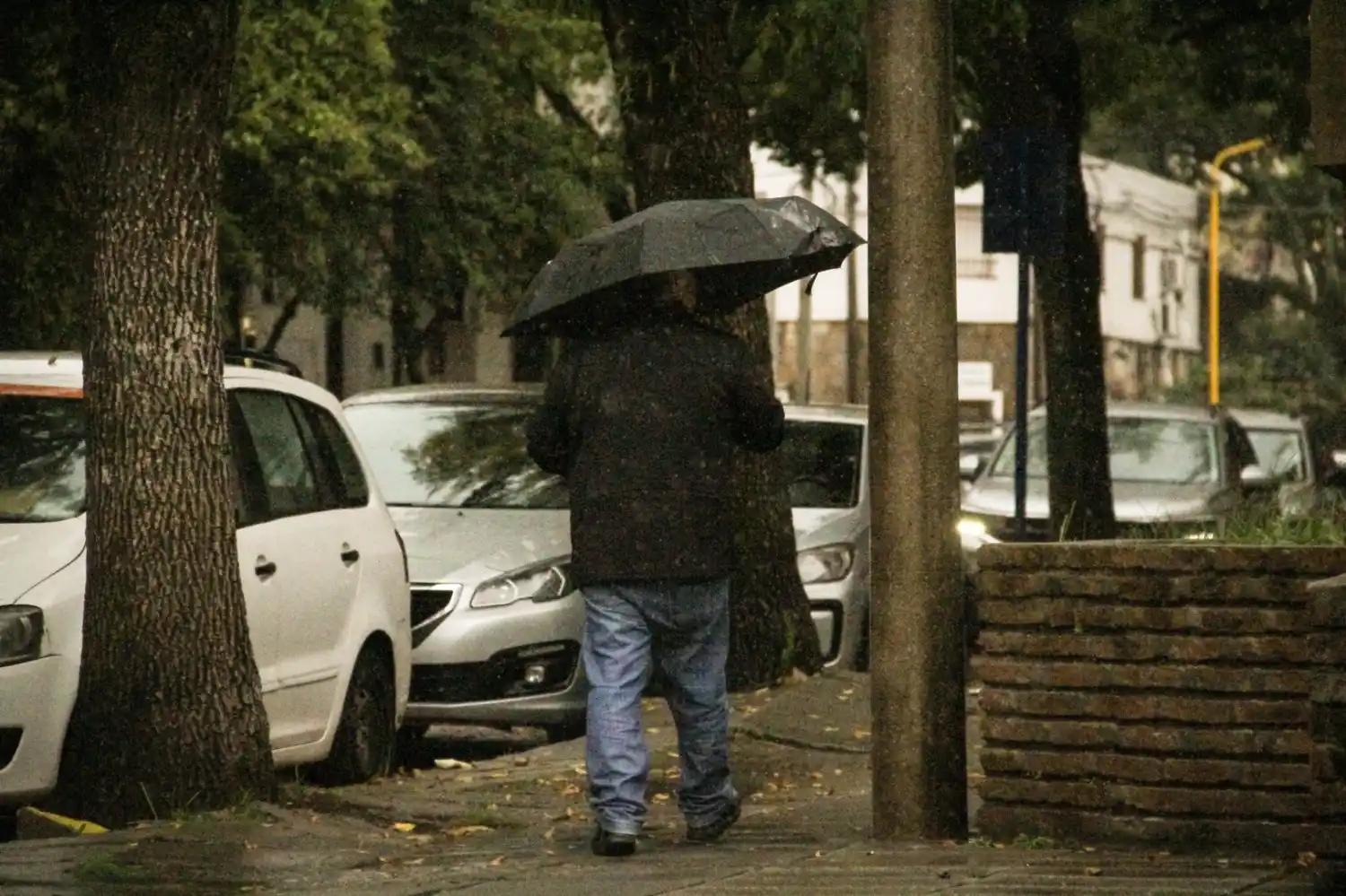 La lluvia no afloja en San Juan y recién habría alivio a mitad de semana