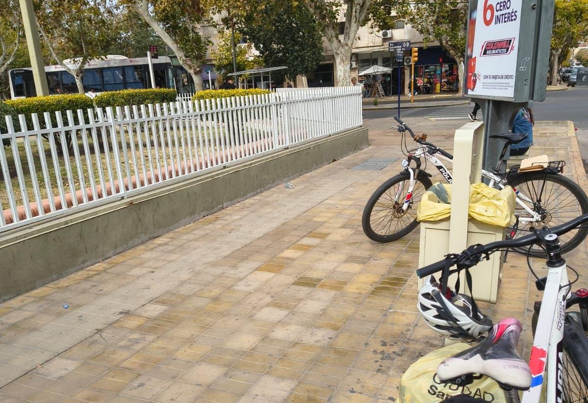 Robó un celular en el Centro y terminó reducido por un motociclista