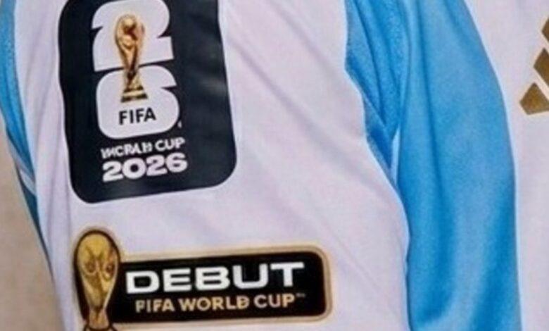 Argentina sumará distintivos inéditos en las camisetas de Messi, Dibu Martínez y ocho debutantes