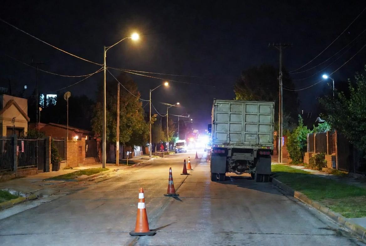 Murió un operario tras ser embestido por un camión en plena tarea sobre la calle
