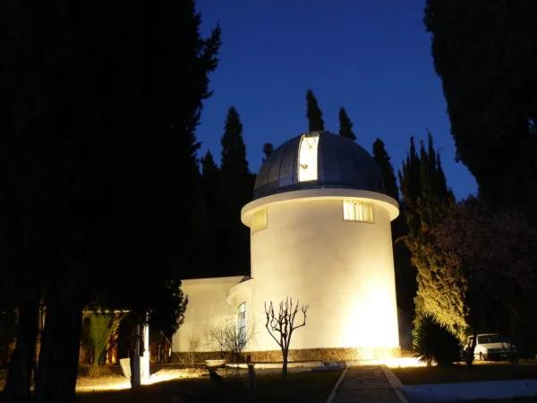 El Observatorio Félix Aguilar probará una luz especial en Chimbas y empuja una ley para cuidar el cielo sanjuanino