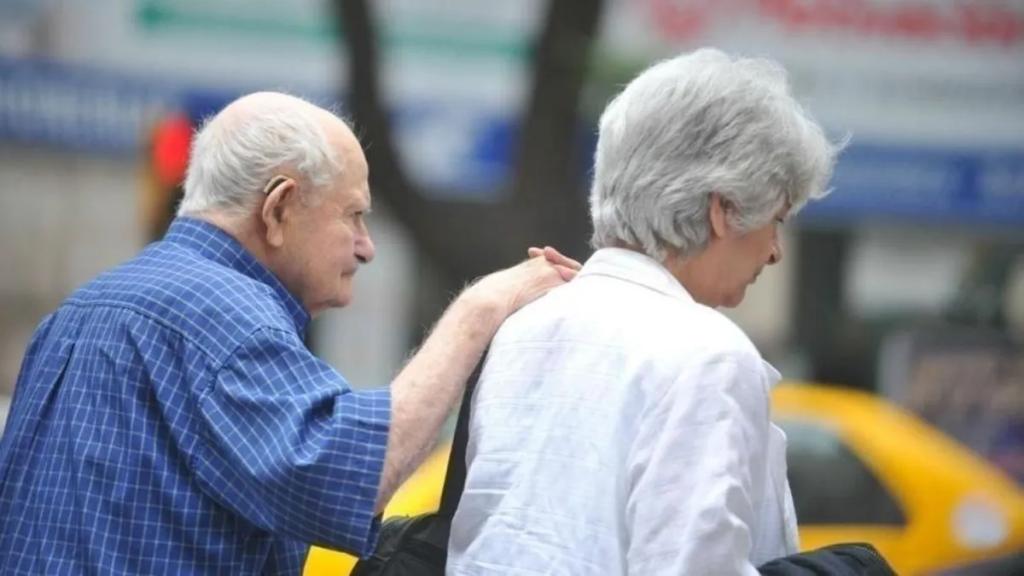 Los jubilados se endeudan cada vez más y ya son millones los que no llegan a pagar