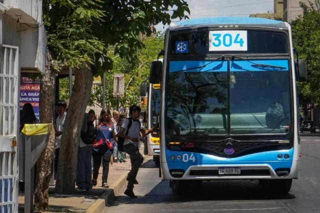 Colectivos en riesgo y dura advertencia de UTA: “Hemos agotado todas las instancias”