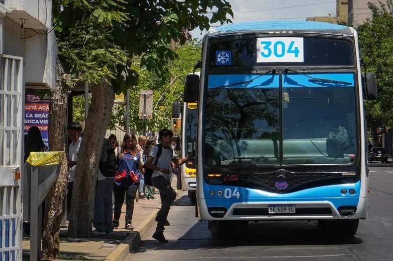 Colectivos en riesgo y dura advertencia de UTA: “Hemos agotado todas las instancias”