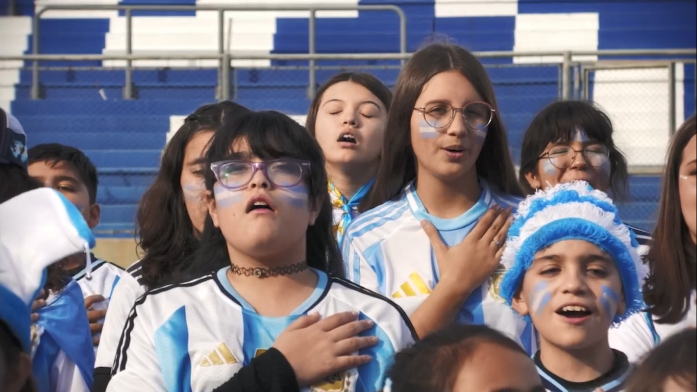 El coro infantil de la UNSJ estrenó su videoclip mundialista y ya hizo emocionar a los hinchas