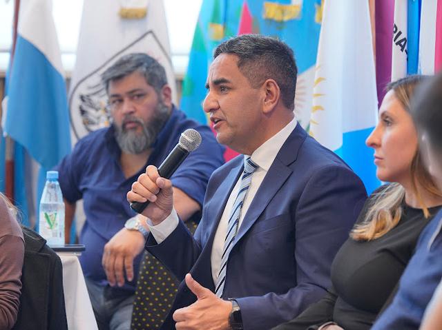 Cornejo participó en Buenos Aires de una mesa del PRO con Macri y legisladores provinciales