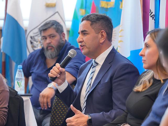 Cornejo participó en Buenos Aires de una mesa del PRO con Macri y legisladores provinciales