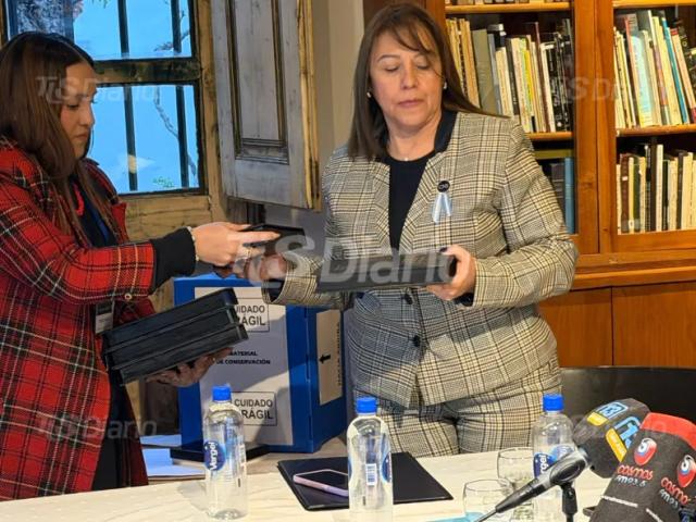 San Juan recibió copias digitales de piezas históricas y se presentó un certamen federal
