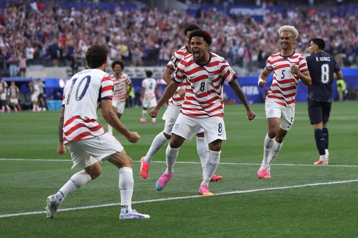 Estados Unidos arrancó con una paliza ante Paraguay y marcó la cancha en el Grupo D