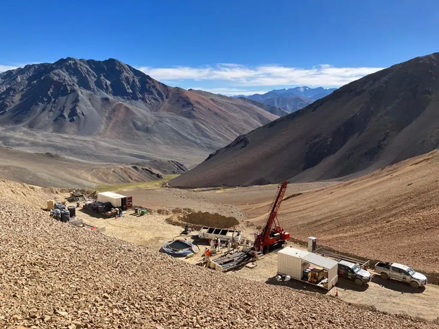 Andina Copper reporta un nuevo sistema de cobre y oro en Piuquenes Norte