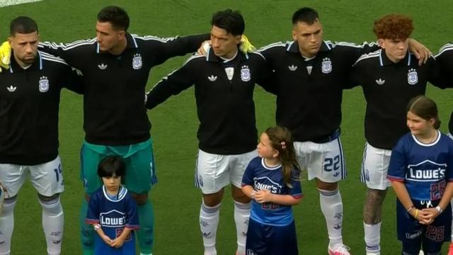 Un error en Texas hizo sonar una cumbia antes del Himno Argentino
