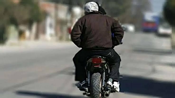 Salió del gimnasio, miró el celular un segundo y dos motochorros la sorprendieron en Libertador
