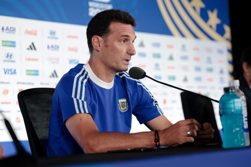Scaloni juega al misterio antes del choque con Inglaterra y no descarta retoques