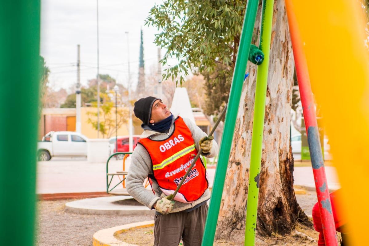 Rivadavia acelera la puesta en valor de varios barrios con tareas de pintura