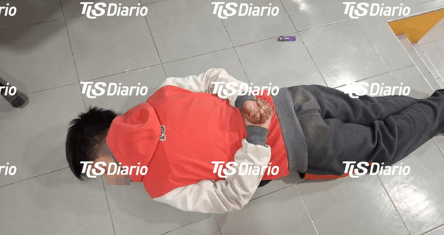 Un adolescente fue retenido tras el robo de dos celulares en un comercio de Capital