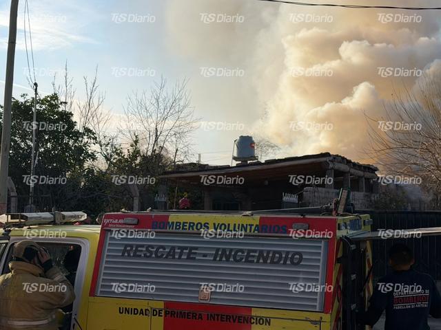 Un incendio en el Lote Hogar obligó a rescatar a una mujer en silla de ruedas